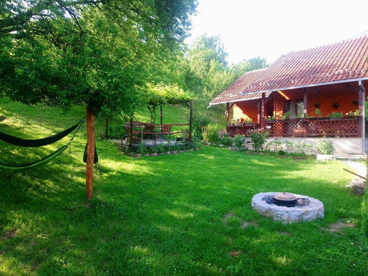 Guest House Little Heaven Uzice Bagian luar foto